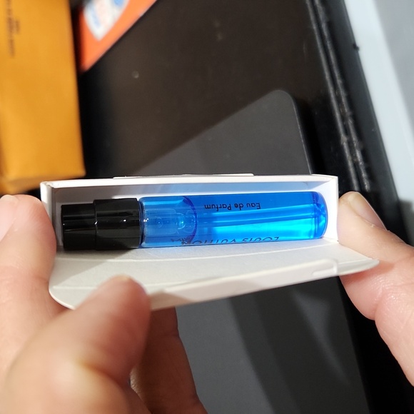 Louis Vuitton Orange Gift Bag Shopping Bag with 2 Tester Fragances. - Picture 9 of 10